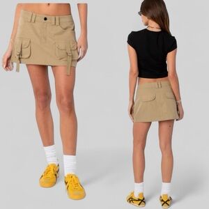 EDIKTED Janelle Low Rise Cotton Cargo Miniskirt in Beige a
New 32”w X 12” L